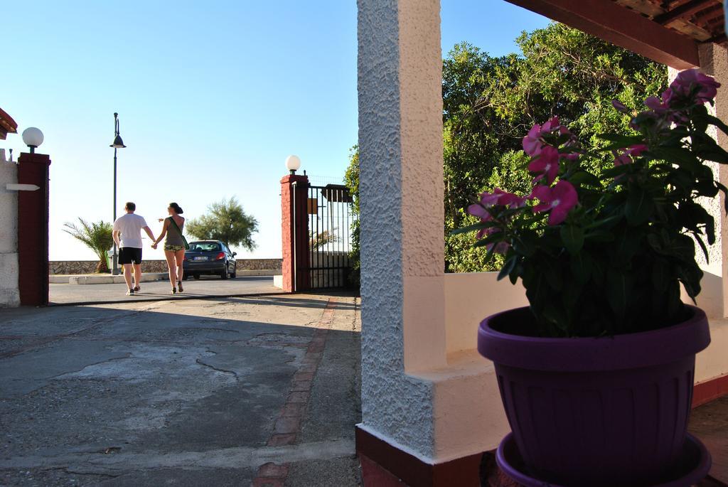 Camping B&B Gioiosa Gioiosa Marea Eksteriør bilde