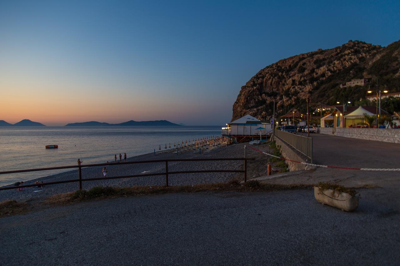 Camping B&B Gioiosa Gioiosa Marea Eksteriør bilde